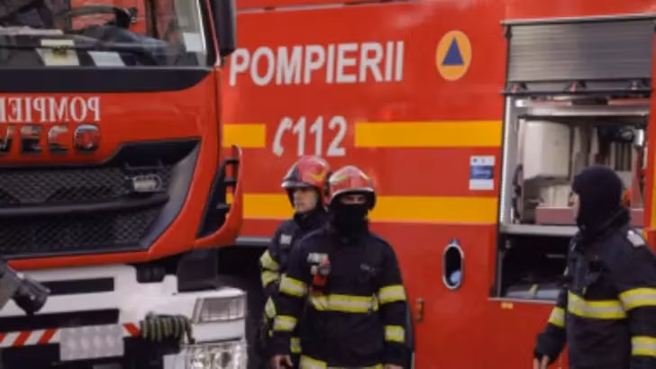 Cabană din Sibiu, mistuită de flăcări! 14 persoane s-au salvat în ultima clipă