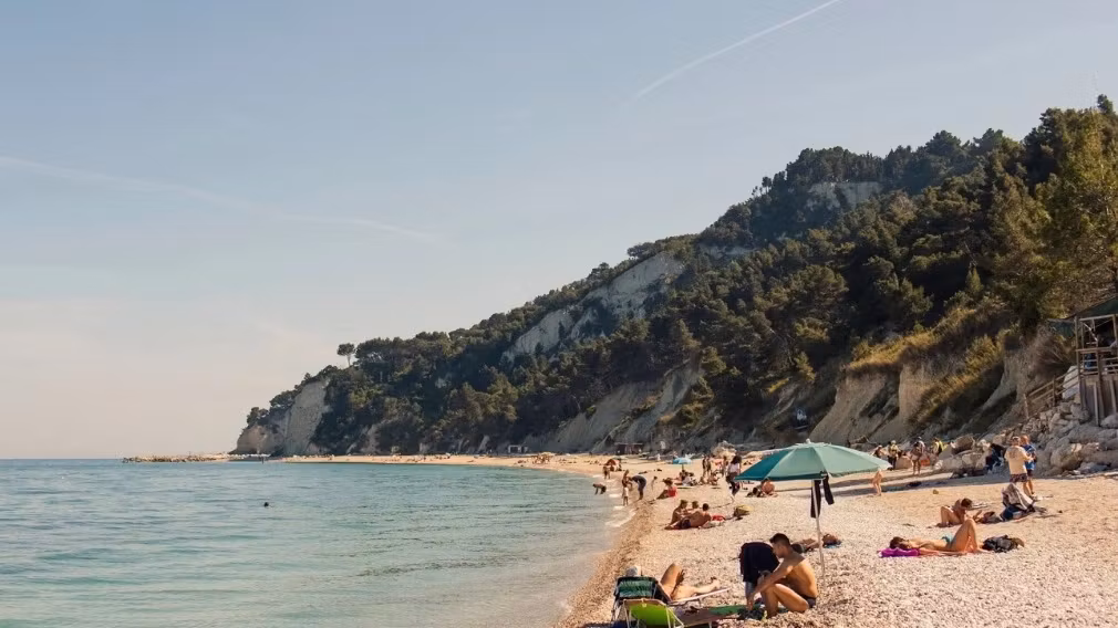 Un turist german a primit despăgubiri de 1.000 de euro după ce nu a găsit șezlonguri libere la un hotel din Grecia