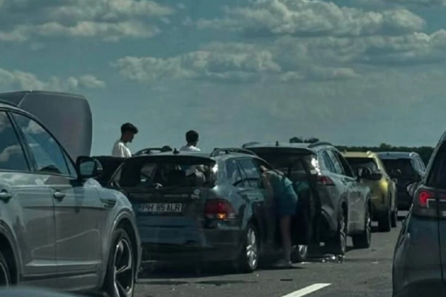 Carambol cu șase mașini pe autostrada A3. Traficul este restricţionat pe banda a doua a sensului spre București