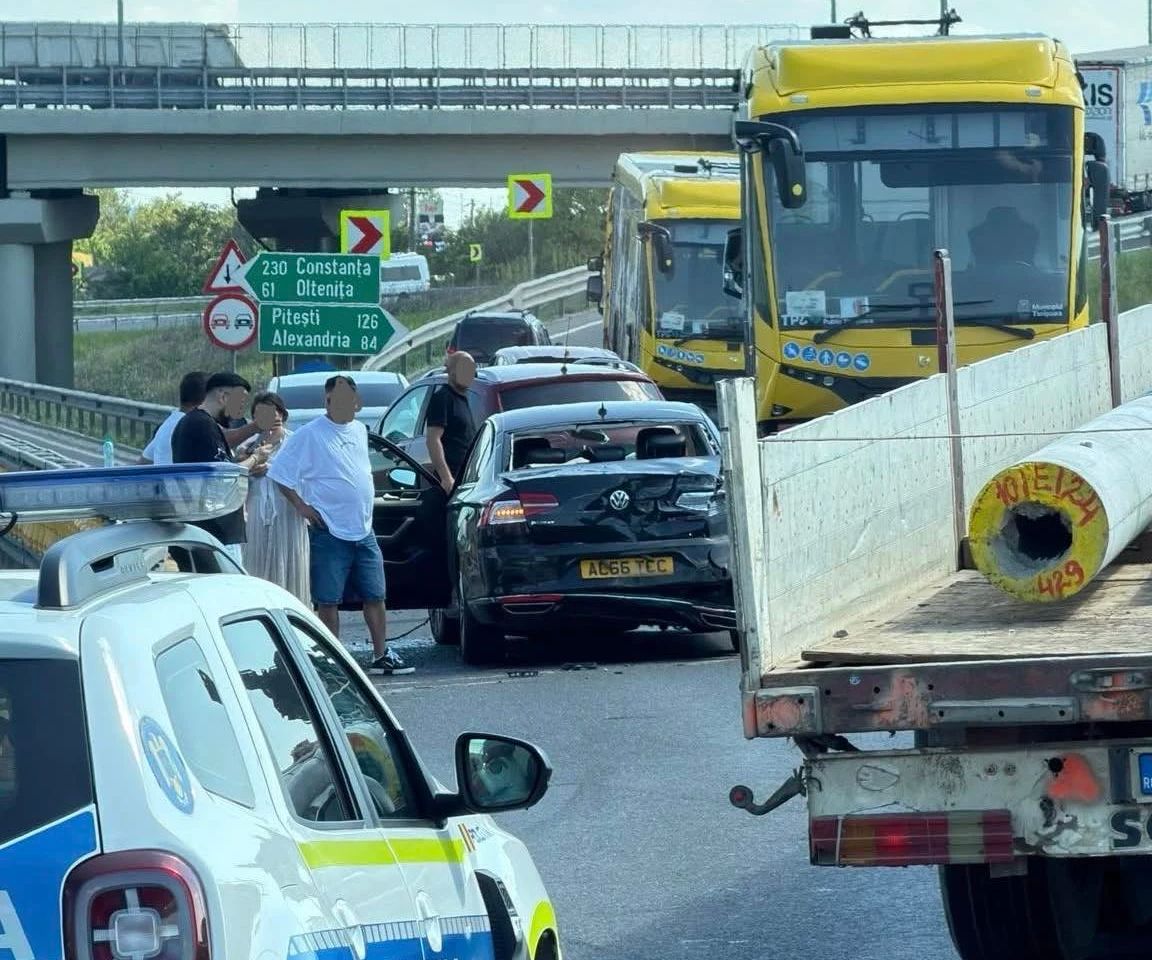 Accident pe A0 lângă Bragadiru. Accesul către DN5, blocat după impactul dintre o mașină și un TIR: patru răniți 