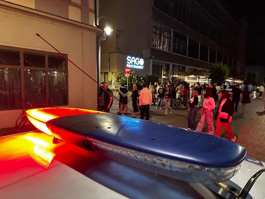 Tragedie trasă la indigo. O adolescentă din Oradea a murit după ce a căzut de pe o clădire – FOTO