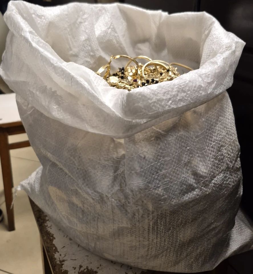 ANAF a confiscat aproape 18 kilograme de aur de la o casă de amanet din Timișoara: de unde provenea