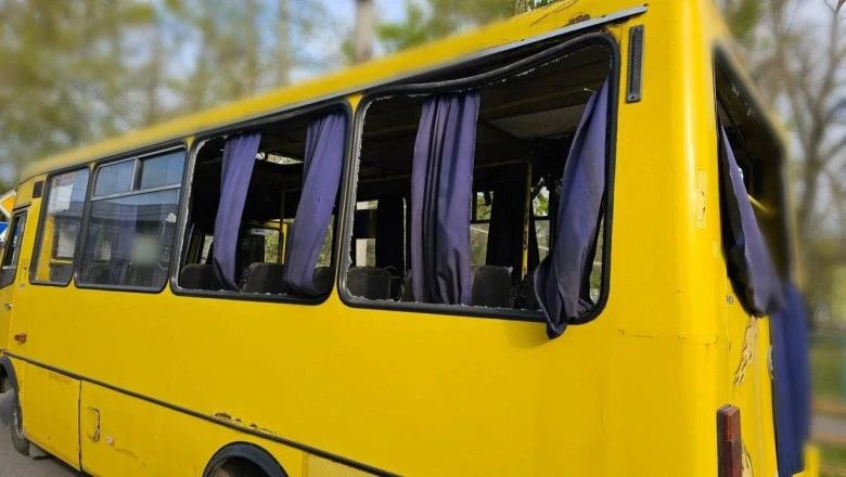 Atac cu dronă asupra unui microbuz în Ucraina: doi civili uciși și șapte răniți. Zelenski acuză Rusia de țintirea deliberată a populației - FOTO&VIDEO