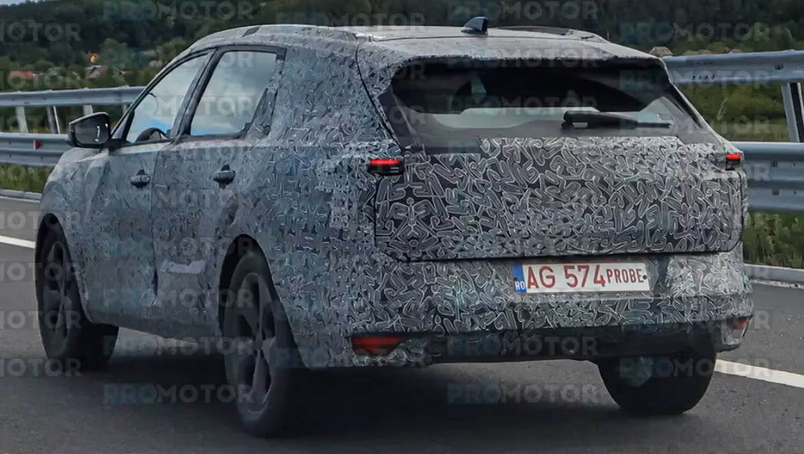 Dacia Striker, surprinsă în teste de șosea pe Autostrada Pitești - Curtea de Argeș | FOTO/VIDEO