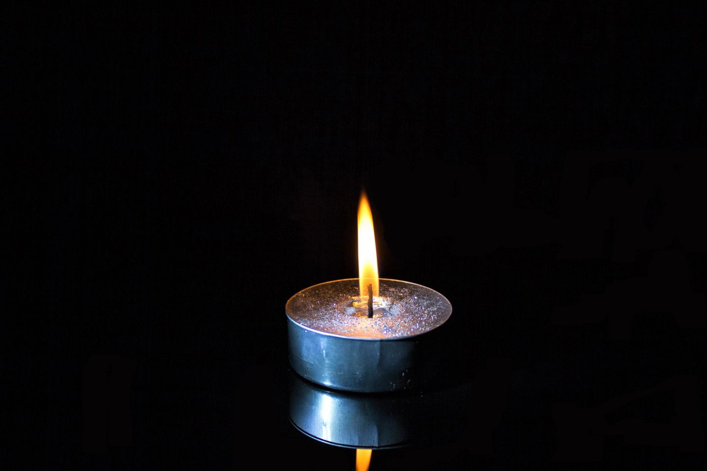 Descoperire terifiantă: un bărbat mort de peste un an își plătea chiria și facturile