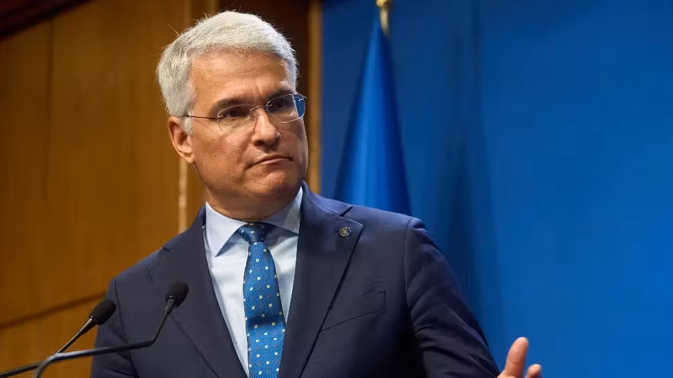 Miniștrii lui Bolojan promit bani în plus înainte să plece. Dragoș Pîslaru: ”Veniturile salariale din zona publică nu scad”