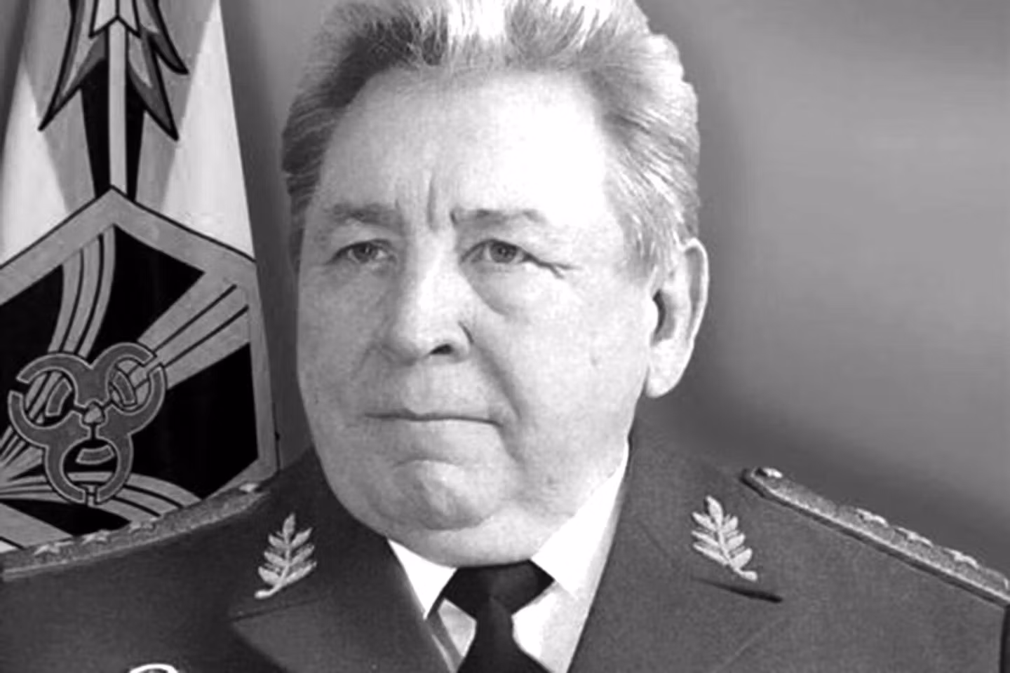 General rus de top, găsit mort în casă, cu un pistol lânga el. Ipoteza sinuciderii, luată în considerare