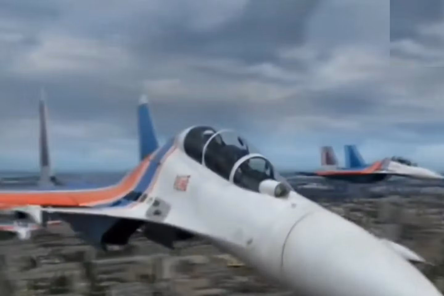 Gafă uriașă la parada de la Moscova: imagini generate de AI cu avioane care poartă simbolul NATO, difuzate în transmisiunea oficială – VIDEO