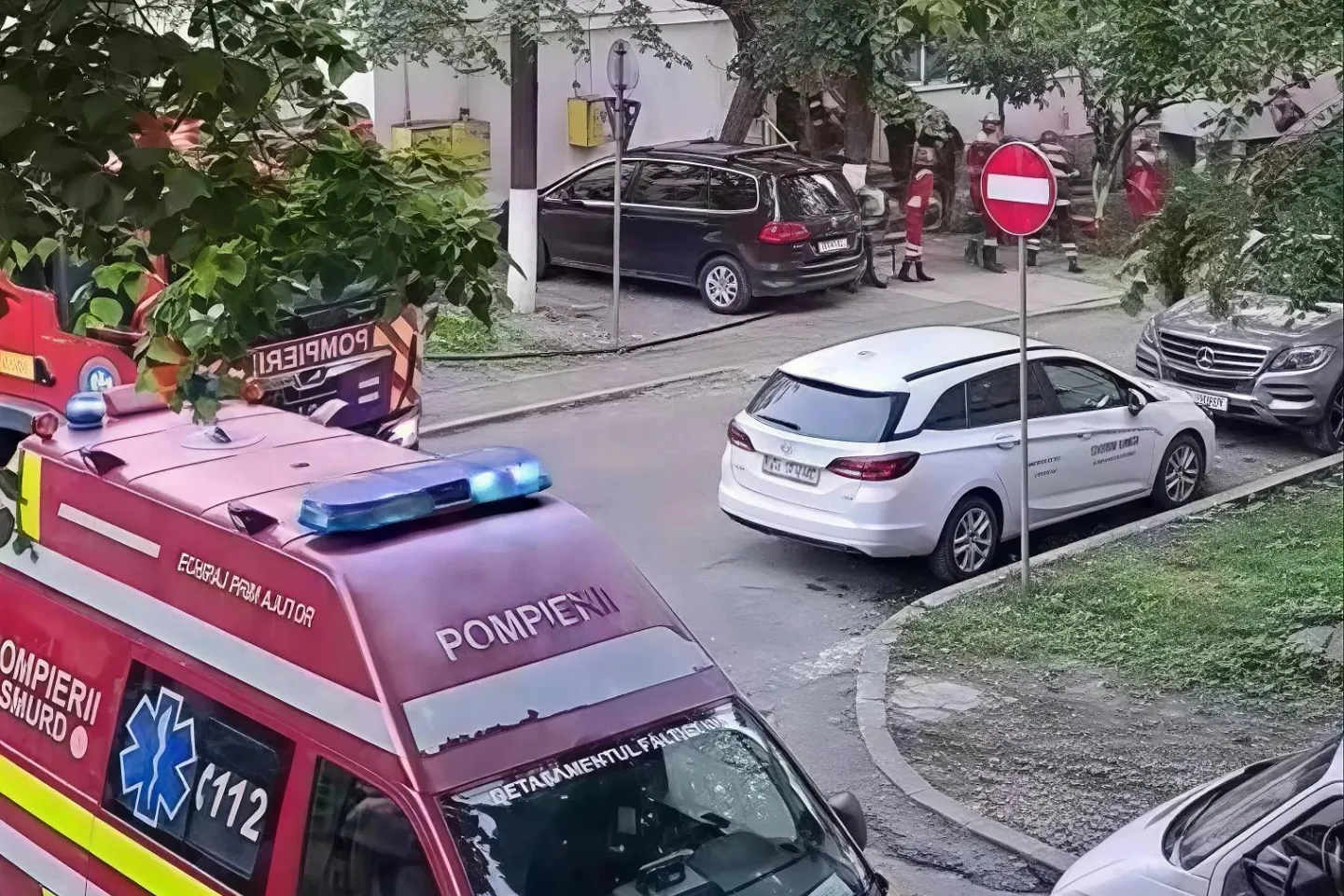 Incendiu într-un apartament din Suceava. Un bărbat de 60 de ani a ajuns la spital cu arsuri