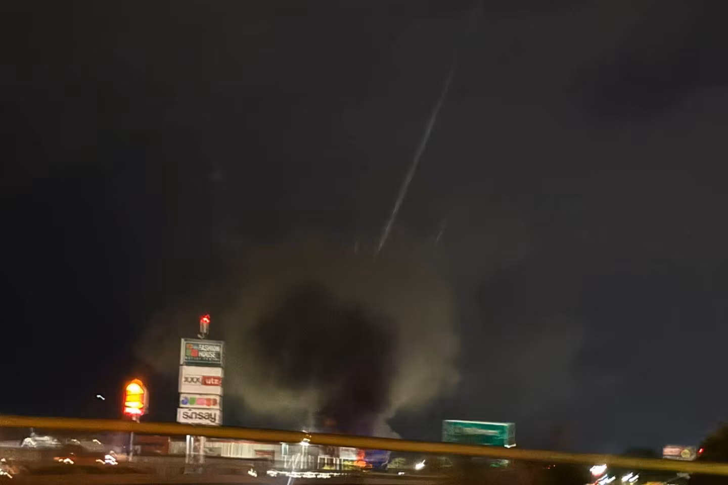 Incendiu de proporții în Chiajna, la un depozit: 15 autospeciale au intervenit de urgență