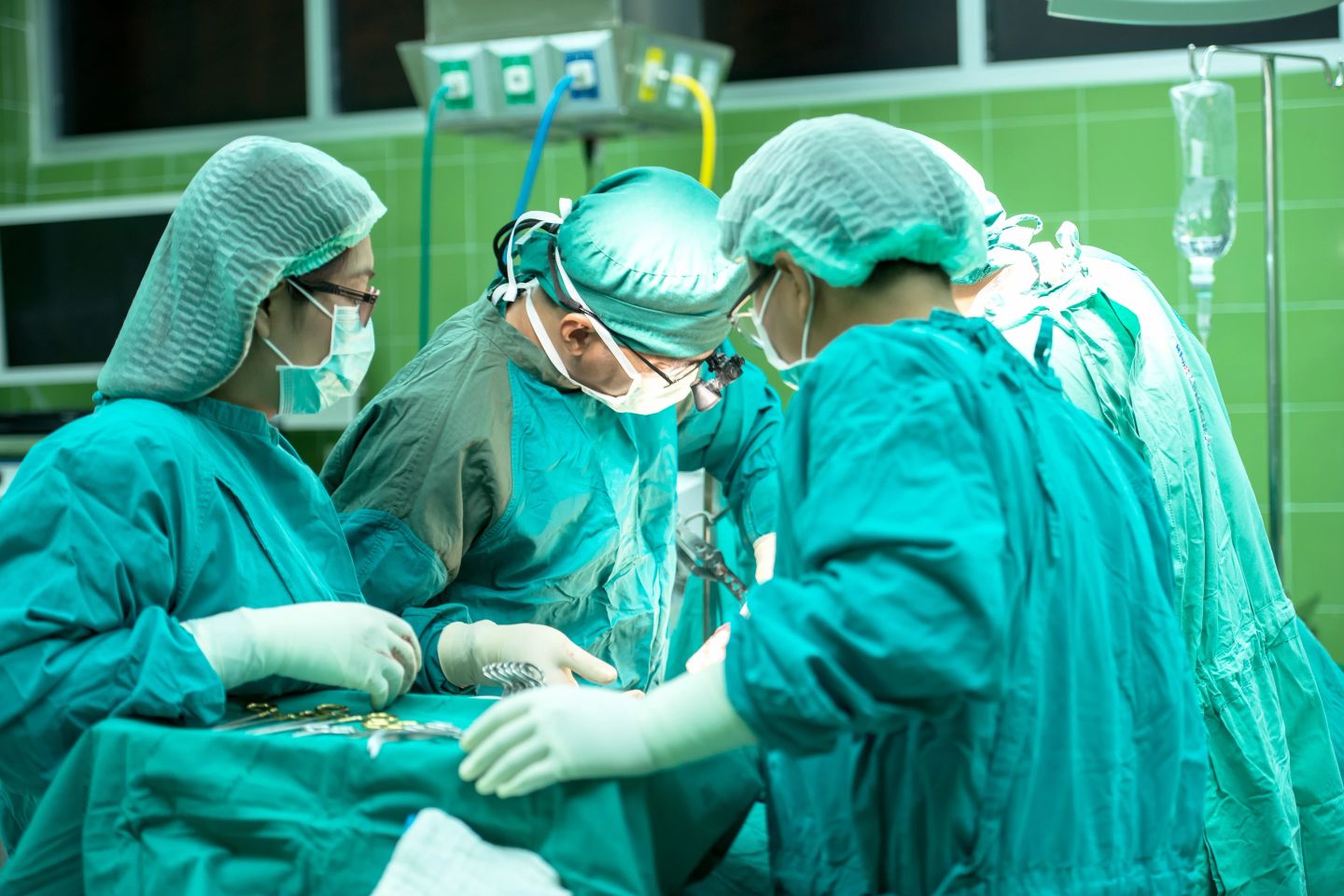 Scandal uriaș la Spitalul Municipal Câmpulung Moldovenesc! Doi medici, reținuți pentru luare de mită