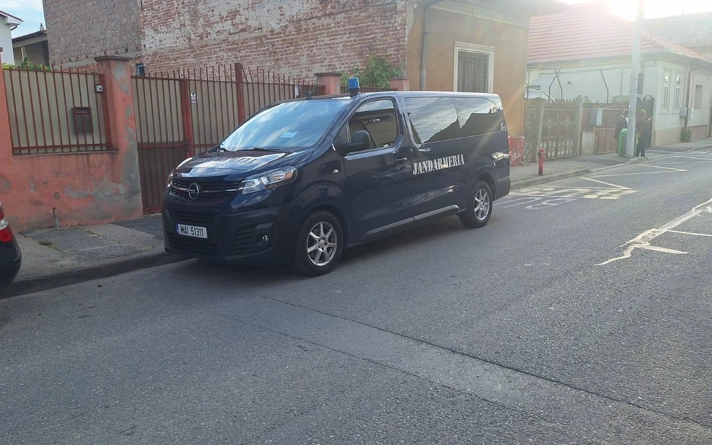 Percheziții într-un dosar de proxenetism la Drobeta-Turnu Severin: 12 persoane, duse la audieri