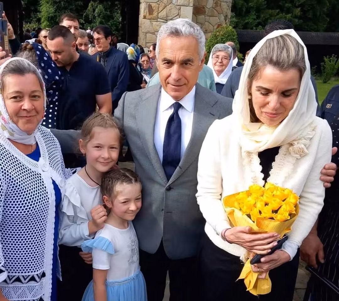 Călin si Cristela Georgescu, la hramul Mănăstirii Almaș - FOTO/VIDEO