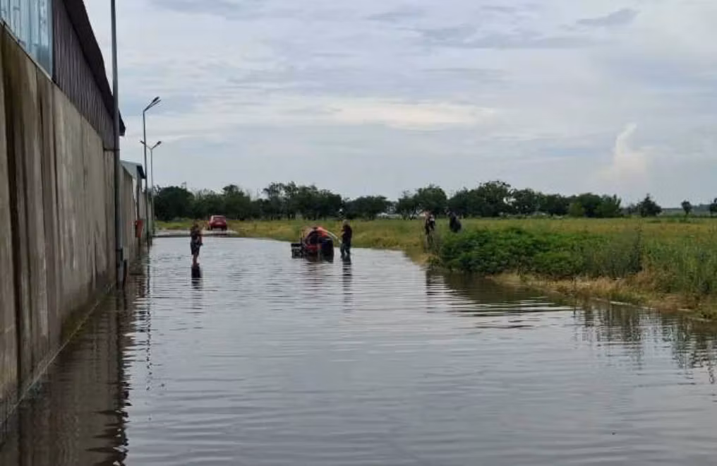 Bilanțul DSU după o zi de coșmar sub furia apelor: 29 de localități din 10 județe și București, afectate de inundații, viituri și vijelii