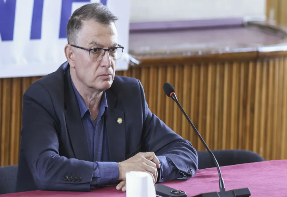 Sindicatele îl acuză pe Dragoș Pîslaru de manipulare în masă cu legea salarizării