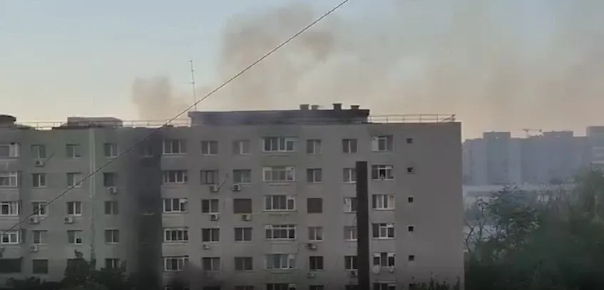 Incendiu devastator în Capitală. Un bloc a fost înghițit de fum