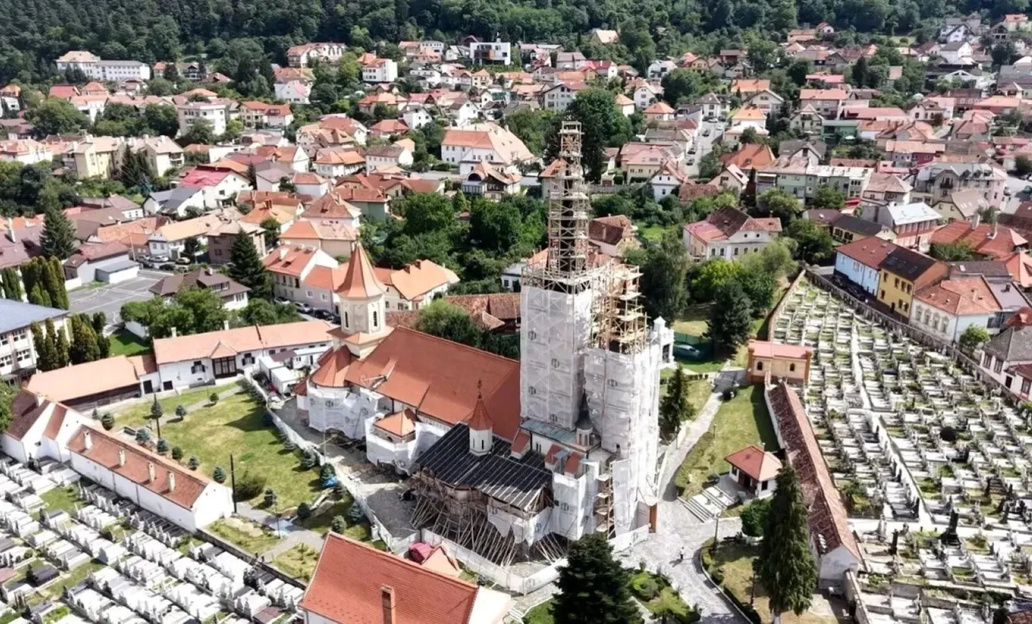 Ce au găsit restauratorii în zidurile unei biserici din Brașov. Sistemele, mai vechi de 300 de ani