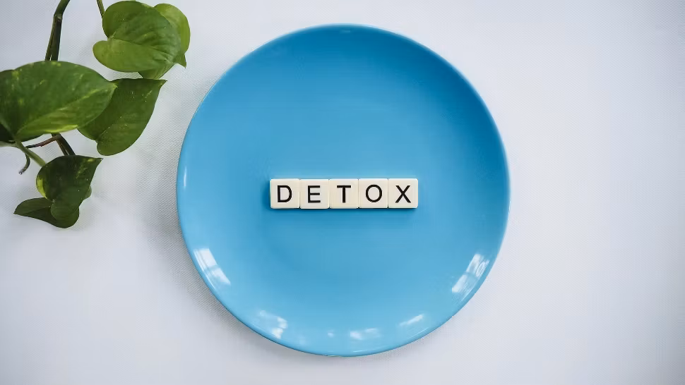 Metode sigure și eficiente pentru o detoxifiere în mod natural. Sfaturi de la specialiști