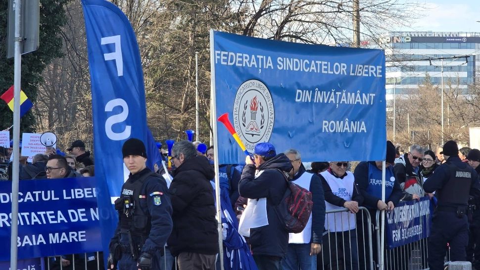 Sindicatele din educație acuză Guvernul că „îngroapă sistemul de învățământ” și sfidează legea salarizării