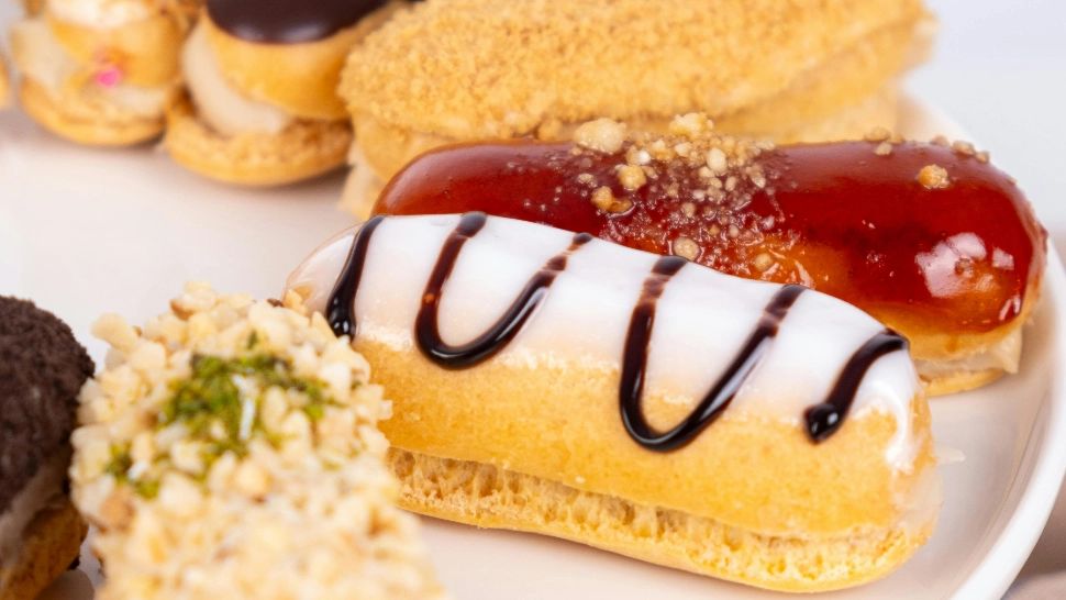 Desert rapid cu pișcoturi, cremă de vanilie și glazură de ciocolată. Fără coacere, rapid și delicios