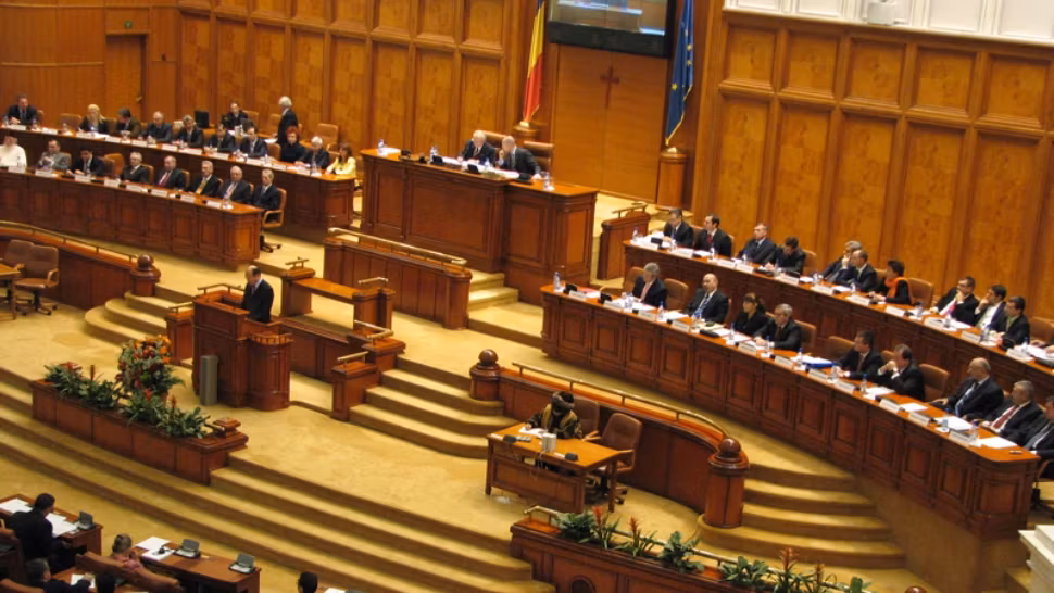 Vot crucial la ora 11.00, în Parlament: PNL iese din sală, PSD votează la vedere