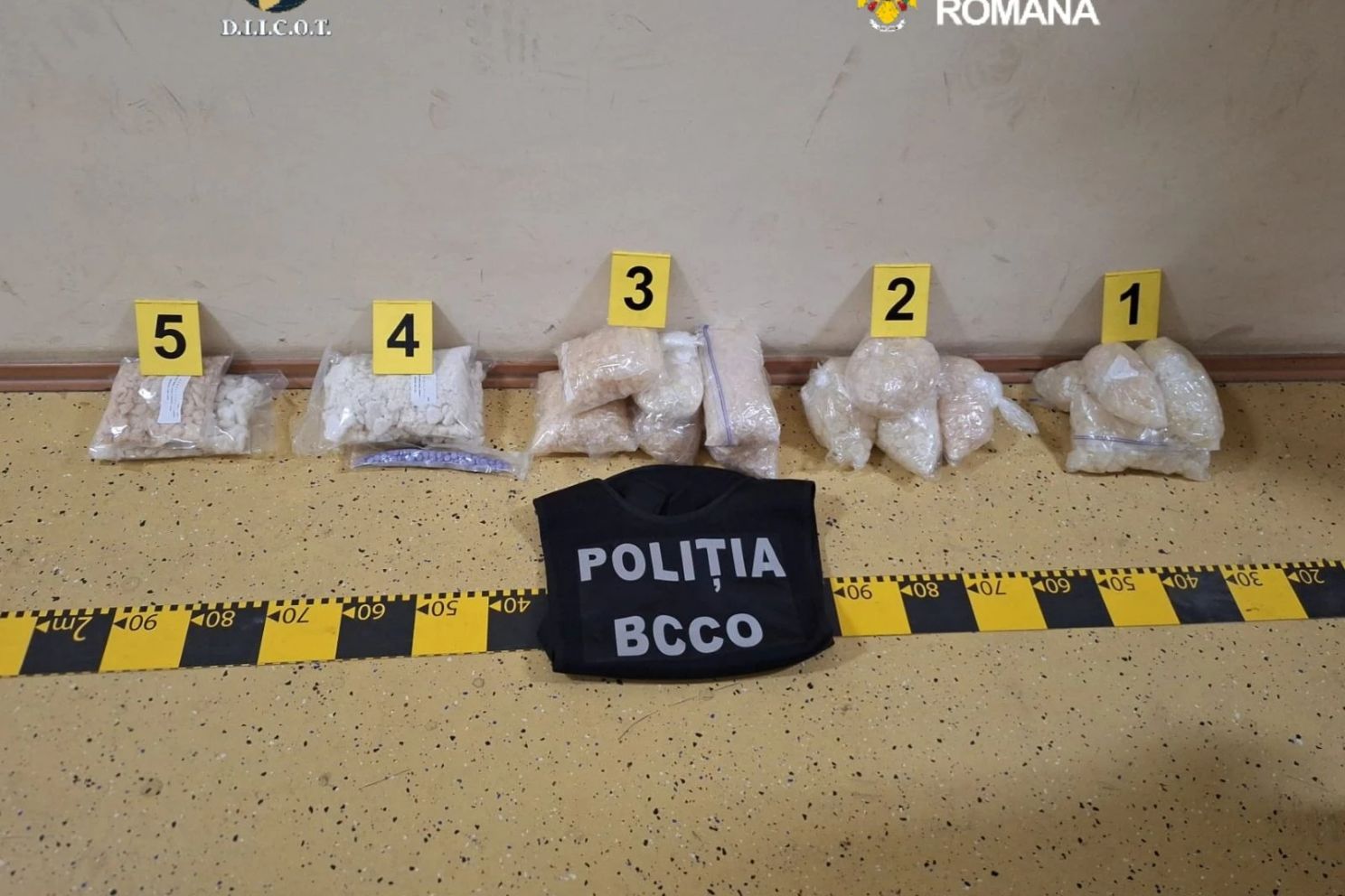Trei membri ai aceleiași familii, reținuți de DIICOT Brăila pentru trafic internațional de droguri de mare risc: un minor, prins în flagrant