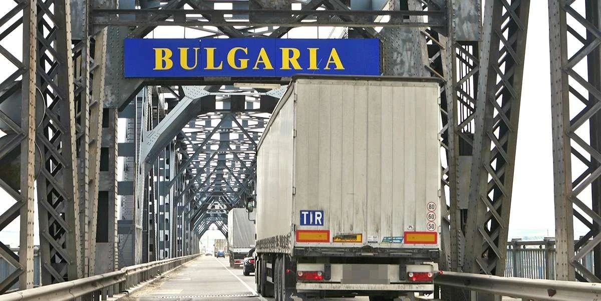 Scăpăm de cozi la vama Giurgiu! Taxa de pod pentru Ruse se va putea plăti online din 15 iunie. Cum funcționează noul sistem cu barieră automată