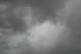 Vremea în weekend: ploile se restrâng, iar temperaturile încep să crească ușor. Ce transmit meteorologii