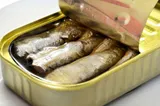 Nutriționiștii au ales cel mai sănătos pește la conservă. Are omega 3, calciu și foarte puțin mercur