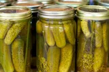 Castraveți murați la borcan pentru iarnă. Rețeta gospodinelor iscusite pentru murături crocante și aromate