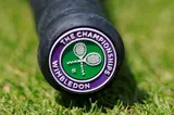 O jucătoare, descalificată la Wimbledon după ce a aruncat racheta în tribune