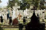 Sfârșit tragic pentru un copil de 12 ani din Cluj. A murit după ce a căzut o cruce peste el într-un cimitir 