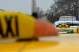 Taximetrist prins în Centrul Vechi cu dispozitiv pentru umflarea artificială a tarifului. Poliția Locală cere suspendarea autorizației