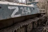 Kremlinul anunță că negocierile pentru pace în Ucraina sunt „într-o pauză profundă”. Moscova spune că ofensiva continuă pe front
