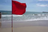 Intrarea în mare pe steag roșu ar putea costa până la 3.000 de lei