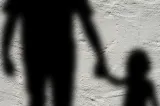 Tânăr de 24 de ani, arestat după ce a convins o copilă de șapte ani să îi trimită materiale pornografice. Cum a racolat-o 