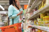 Schimbare majoră în alimentație. Dispar coloranții artificiali, dar pericolul real rămâne