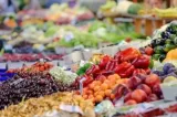 Piață sau supermarket? De unde cumpără românii alimente - VIDEO