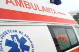 Accident grav într-o școală din Botoșani: doi elevi de 7 ani au fost transportați la spital după ce o bancă a căzut peste ei