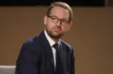 Scandal la Primăria Timișoara. Poliția a intervenit după ce angajați repuși în funcție de instanță nu au fost lăsați să intre la serviciu