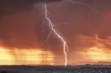 Alertă de la ANM. Cod portocaliu de furtuni în șase județe din țară, luni după-amiaza 