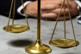 Crima care a îngrozit Bulgaria. Un bărbat a fost bătut timp de peste o oră, iar atacul a fost filmat. Cinci adolescenți, acuzați