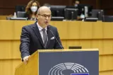 Rareș Bogdan anunță noile drepturi ale pasagerilor aerieni: bagajul de mână nu va mai putea fi taxat suplimentar