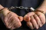 Liderul unei grupări religioase din Cluj, arestat pentru că ar fi agresat cel puțin patru minore. Cum acționa bărbatul 