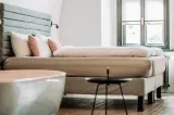 Sute de turiști, filmați pe ascuns în hoteluri. Imaginile care conțineau scene intime erau vândute