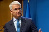 Schema prin care Dragoș Pîslaru ar fi primit o vilă de la RA-APPS. Este acuzat că și-a donat casele mamei
