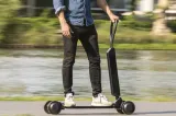 Moarte cumplită pentru un bărbat de 45 de ani, în Constanța. A căzut de pe o trotinetă electrică și s-a lovit puternic la cap