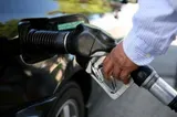 Scumpirea carburanților. De ce nu vrea Bolojan să blocheze prețurile la pompă