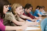 Bursele sociale, în pericol. Elevii acuză Guvernul că taie sprijinul exact pentru familiile care au cea mai mare nevoie de el