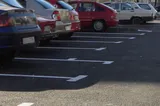 Ți-a ocupat cineva locul de parcare? O reacție de câteva secunde te poate costa mult mai mult decât crezi